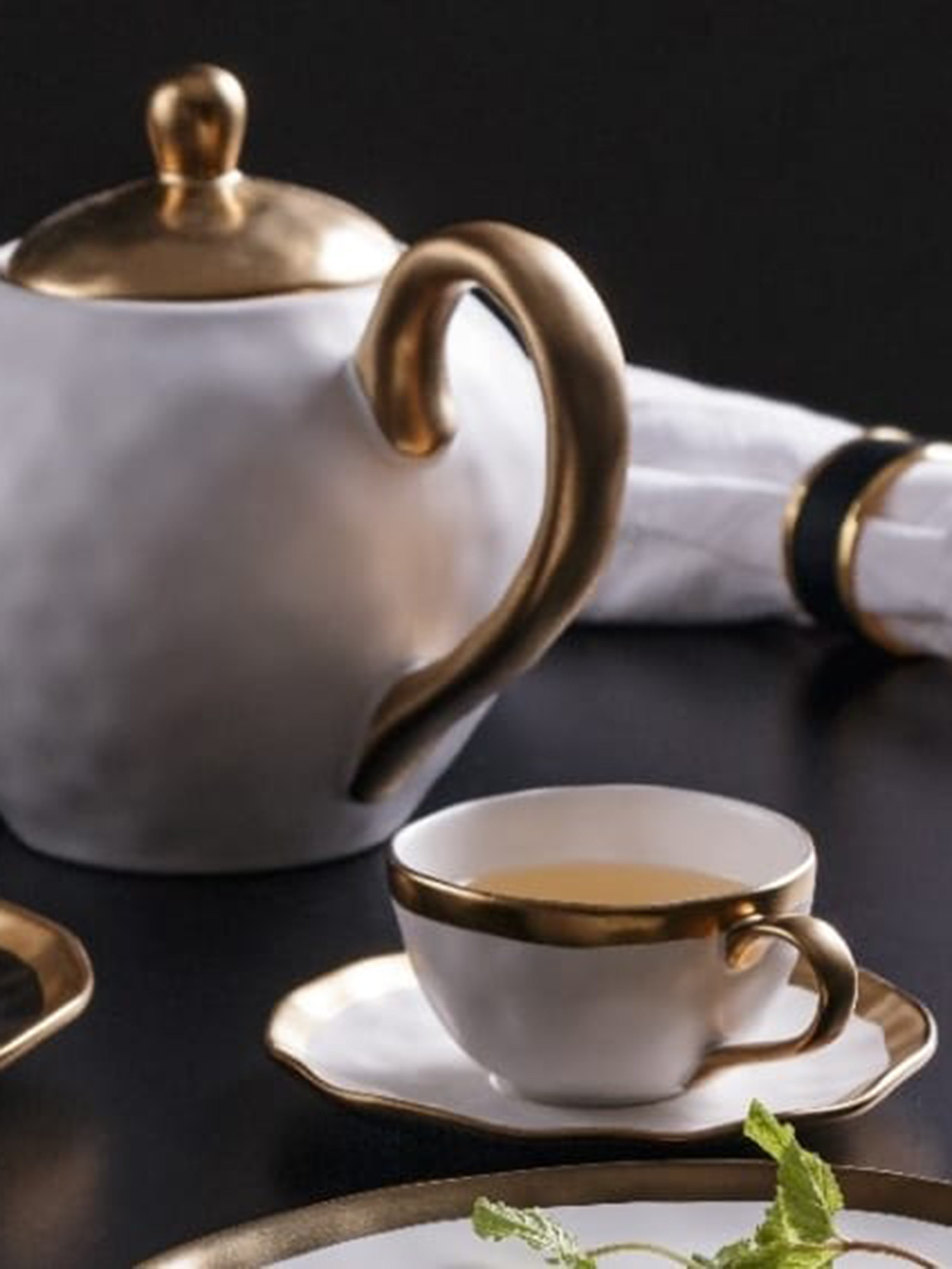 Bule Para Chá Porcelana Branco Com Dourado Dubai 1L Wolff